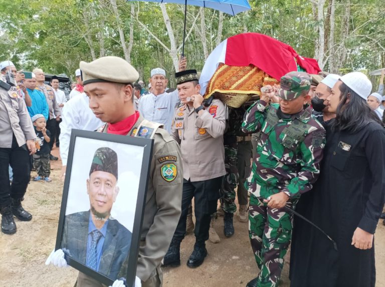 Bupati Bersama Forkopimda Hadiri Pemakaman Almarhum H. Masyraniansyah Sekda Kab.  Tapin – Pelopor Wiratama