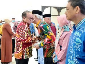 Bupati Tabalong Lepas Pensiunan PNS – koranbanjar.NET