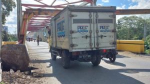 Ditabrak Truk, Portal di Jembatan Balangan Paringin Kembali Rusak – Pos Banjarmasin