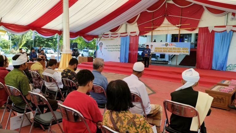 Bupati Tabalong Serahkan Dana Insentif Pengelolaan 271 Tempat Ibadah