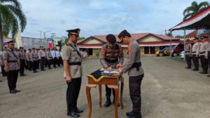 Melaksanakan Sertijab, sejumlah pejabat dan Kapolsek Tabalong dimutasi