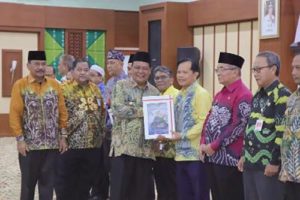 Bupati Tapin Terima DIPA dan Buku Tahun Anggaran 2023