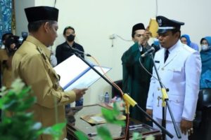 Plt Bupati HSU melantik Kepala Desa Cakru