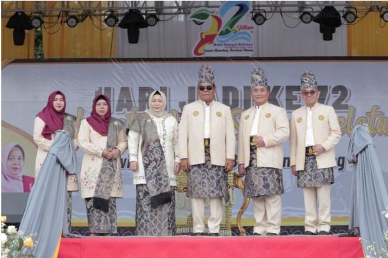 Paman Birin Hadiri HUT Kabupaten HSS ke-72 – Republika Online