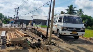 VIDEO Warga swadaya membangun jembatan di Tigarun Kabupaten Hulu Sungai Utara – Banjarmasin Post