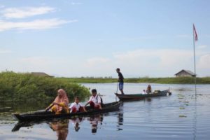 Rawa di Kabupaten Hulu Sungai Tengah, Infrastruktur Tertinggal, Anak Sulit Melanjutkan Sekolah