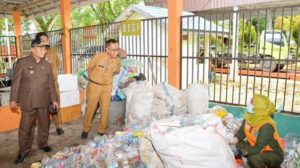 Bupati Hulu Sungai Selatan H Achmad Fikry Tinjau TPS3R Akrab Desa Ulin dan Simpang Ten – Banjarmasin Post