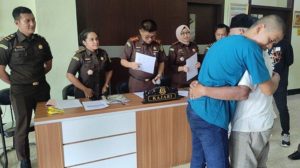 Dibebaskan Lewat Restorative Justice, Dua Tersangka Penganiayaan di Tabalong Ini Langsung Sujud Syukur