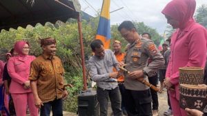 Hadiri Aruh Adat Mambatur, Kapolres Balangan Diangkat Sebagai Warga Kehormatan Dayak Halong – Banjarmasin Post