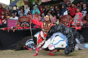 Kemeriahan Peringatan Sewindu Jaranan Mekar Sari Tabalong |  Koran Kontras