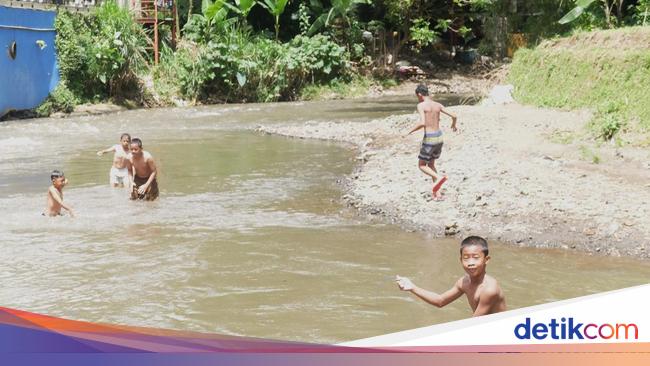 Perubahan Drastis Sungai Cikapundung di Mata Yadi Supriyadi