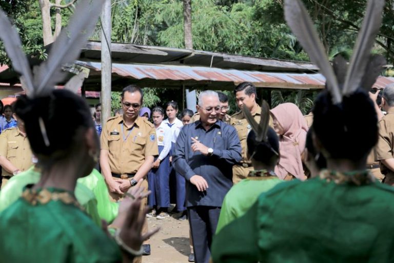 Bupati HSS menghadiri silaturahmi bersama keluarga besar SMPN 1 Loksado – ANTARA Kalsel