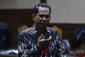 Komisi Pemberantasan Korupsi telah melimpahkan tuntutan terhadap mantan Bupati Hulu Sungai Tengah itu ke pengadilan