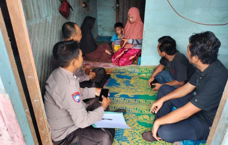 Klarifikasi Keluarga Terkait Video Viral Seorang Perempuan Kesurupan Memanjat Pohon di Tabalong – koranbanjar.NET