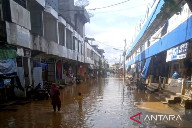 Warga HST diimbau waspada banjir karena debit air sungai naik – ANTARA Kalsel