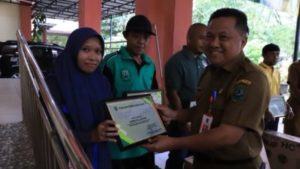 Desperkim-LH HSU Berikan Reward Kepada Petugas Kebersihan – Infobanua.co.id