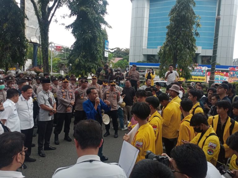 Rumah Banjar Dikunjungi Dua Massa dalam Sehari