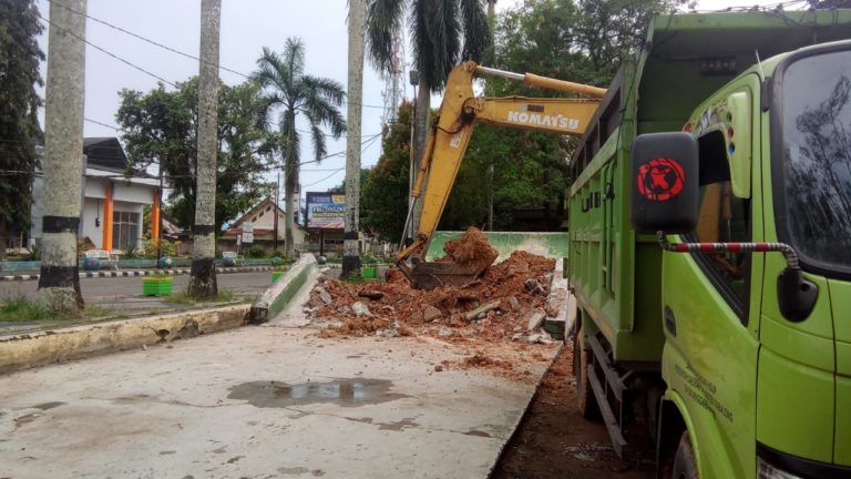 Pecinta Skateboard di Tabalong Kecewa Tempat Latihannya Dibongkar Tanpa Pemberitahuan – koranbanjar.NET