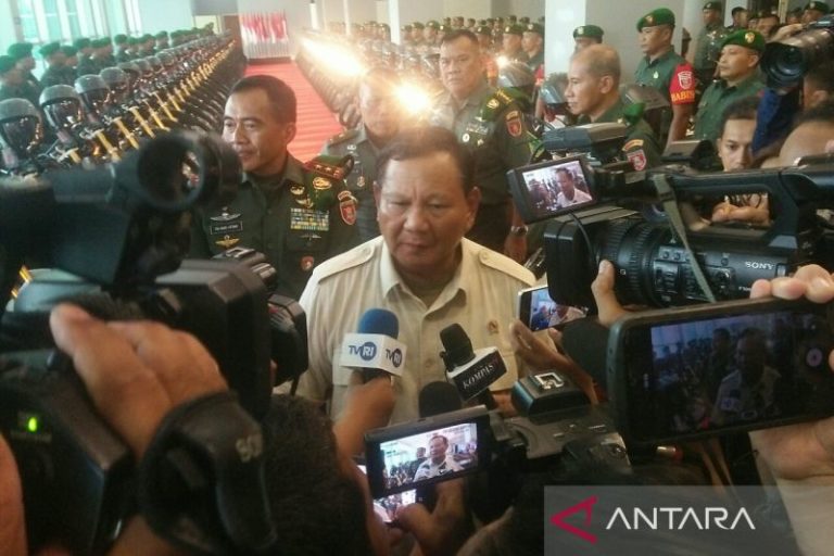 Menteri Pertahanan memberikan 2.000 sepeda motor kepada Babinsa