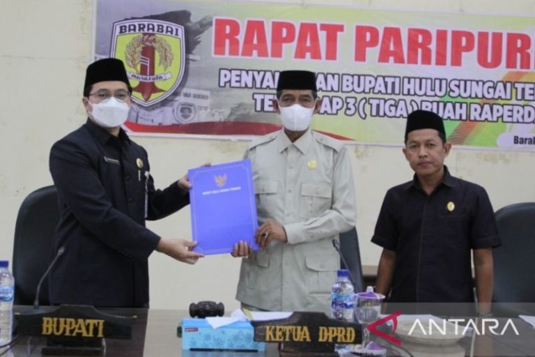 Bupati HST menyampaikan Raperda Pemekaran Kab