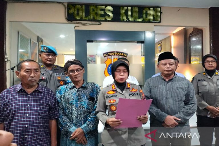 virus!  Penutupan patung Bunda Maria di Kulon Progo