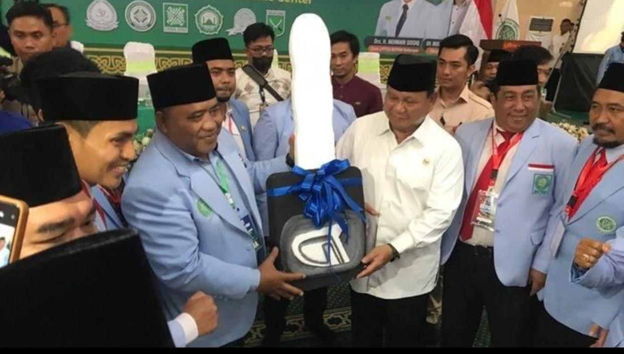 BKPRMI Diberi Penghargaan Menhan Prabowo Tokoh Peduli Santri TK TPA Al Quran