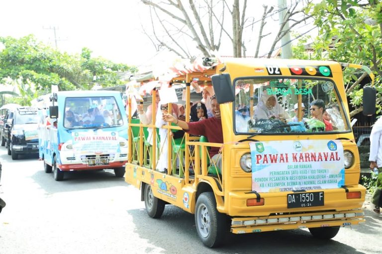 Rayakan HUT ke-100, Pesantren Rakha Hulu Sungai Utara Gelar Pawai Karnaval : Okezone News